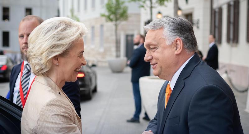 La presidente della Commissione europea, Ursula von der Leyen,
                        incontra a Budapest il primo ministro ungherese Viktor Orbán